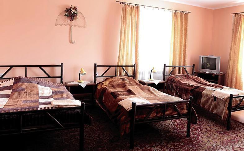 Hotel Mily Кросно Стая снимка
